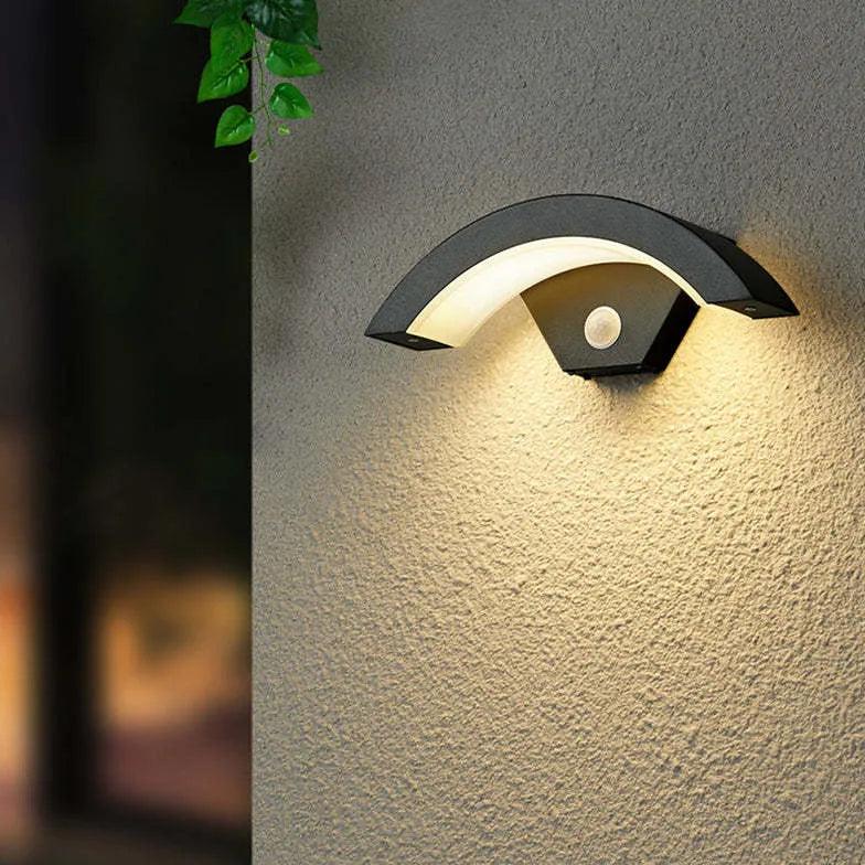 curved wall light black with sensor - Clowas