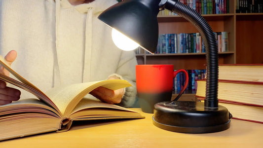 Choosing the Perfect Reading Light for Comfort and Focus