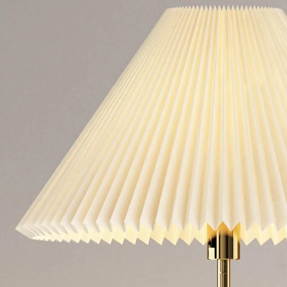 Cone-Shaped Vintage Table Lamp with Wooden Pole - Clowas