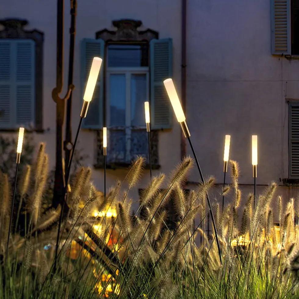 Modern Solar Deed Garden Spike Light, IP65 Design