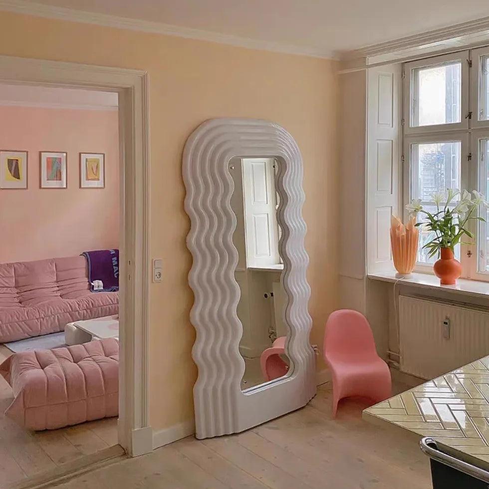 White Wavy Full-Length Mirror Floor Lamp - Clowas